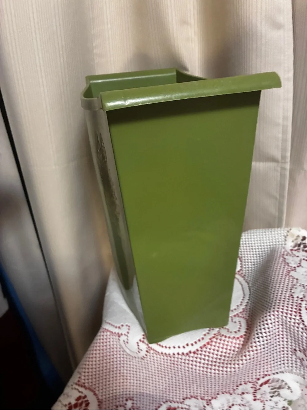 Vintage Avocado Green Decorative Leaf Wastebasket 1970s